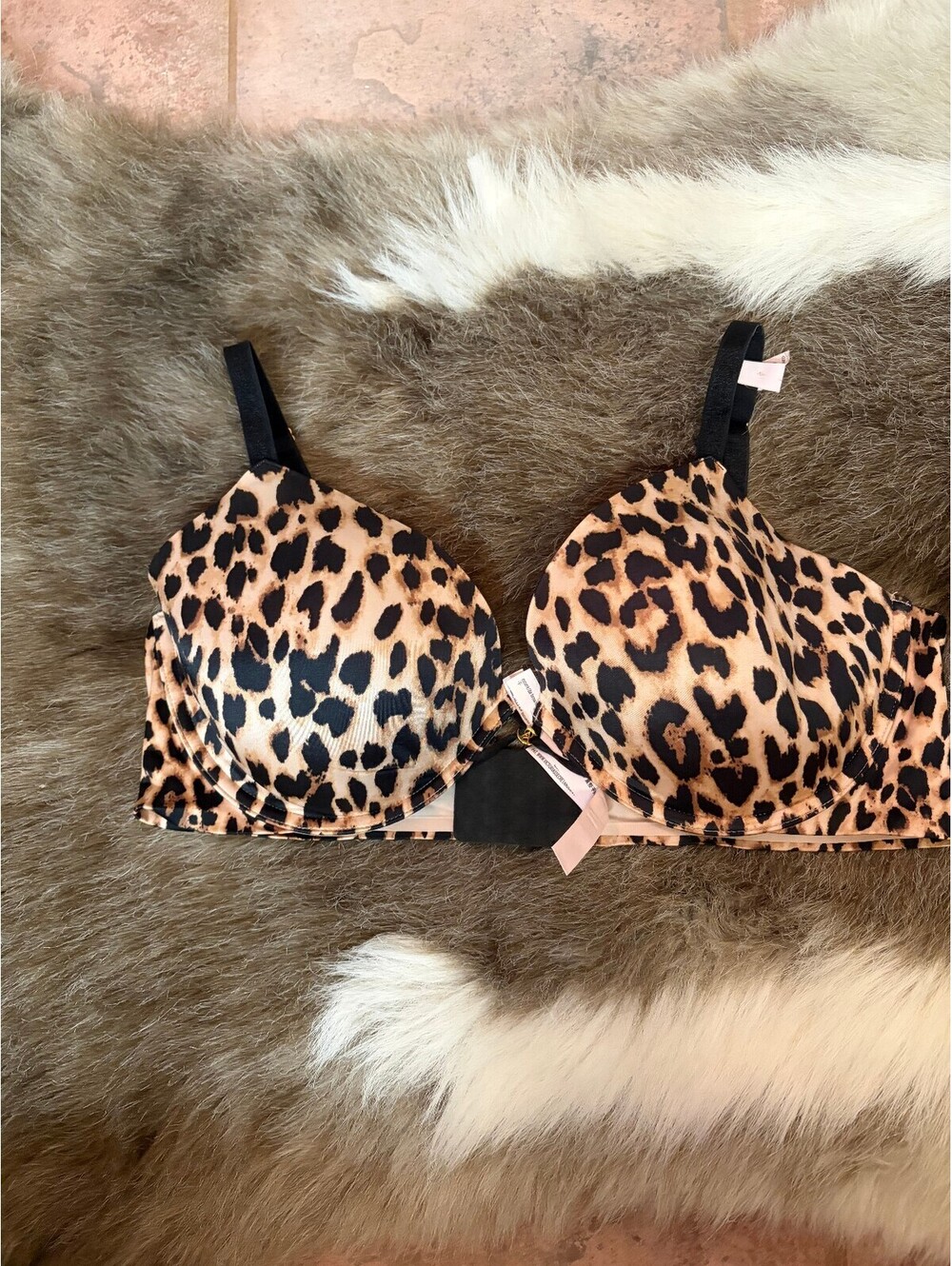 Victoria's Secret Leopard Print Bra Size 40D Lightly Lined Demi